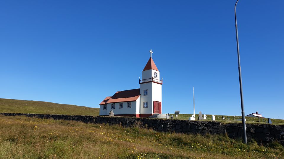 Photo of Here's How You Can Cross the Arctic Circle in Small Icelandic Fishing Island 6/15 by Karishma Shaikh