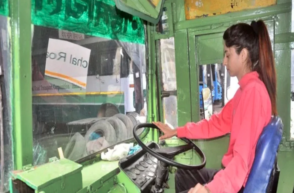 Photo of Shattering Stereotypes, This Badass 21 Year Old Became an HRTC Bus Driver in the Mountains 1/2 by Karishma Shaikh