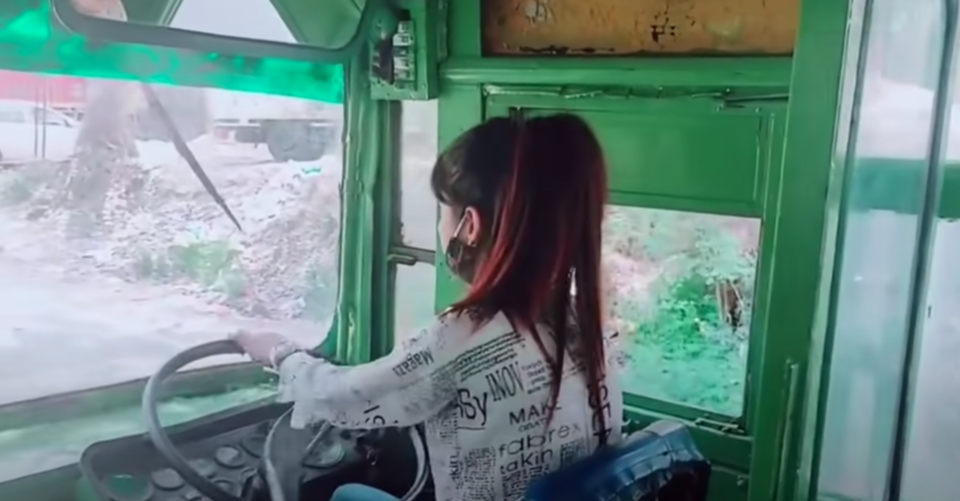 Photo of Shattering Stereotypes, This Badass 21 Year Old Became an HRTC Bus Driver in the Mountains 2/2 by Karishma Shaikh