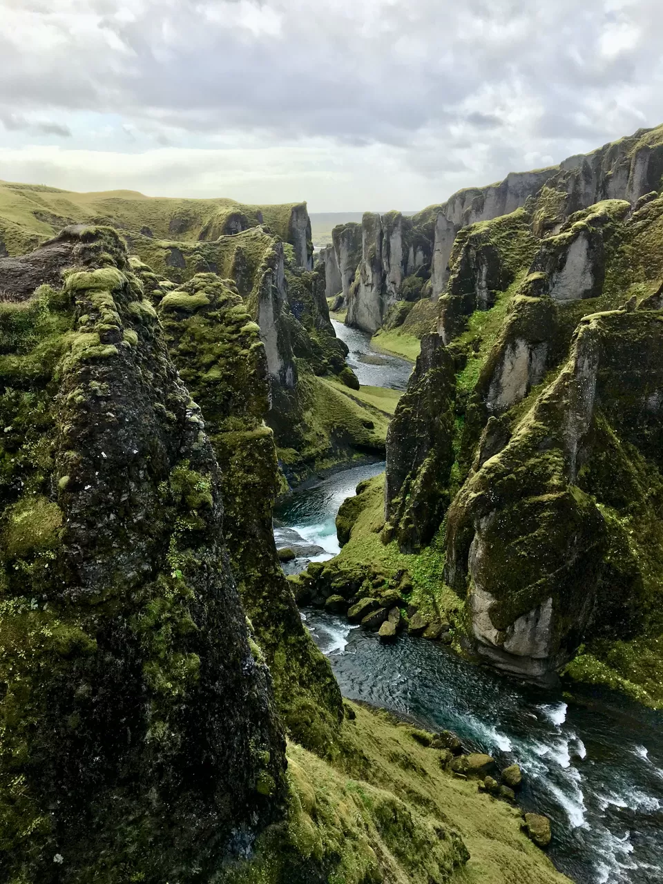 Photo of Fjaðrárgljúfur Canyon, Kirkjubæjarklaustur, Iceland by Karishma Shaikh