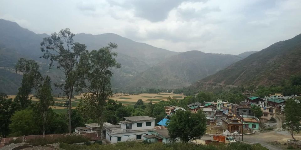 Photo of इसके डूबने से पहले कर आओ उत्तराखंड की गोद में बसे इस खूबसूरत गाँव की यात्रा! by Rishabh Dev