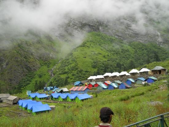 Photo of घाघंरिया ट्रेक: सफर को यादगार बनाते हैं ये खूबसूरत पड़ाव और पहाड़! by Rishabh Dev