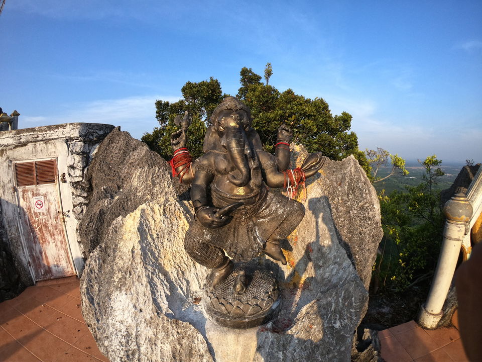 Photo of 1237 steps, Tiger cave: Place Must visit in Krabi thailand by Deepali Raikar | MoGdiaries