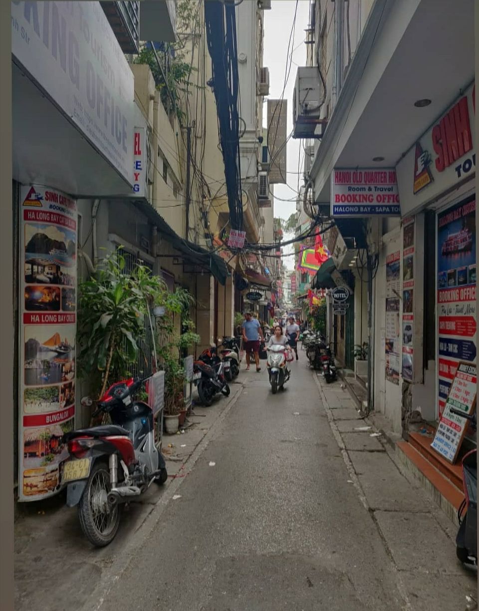 Photo of Old Quarter, Lương Ngọc Quyến, Hàng Buồm, Hoàn Kiếm, Hanoi, Vietnam by Shruthi Rai