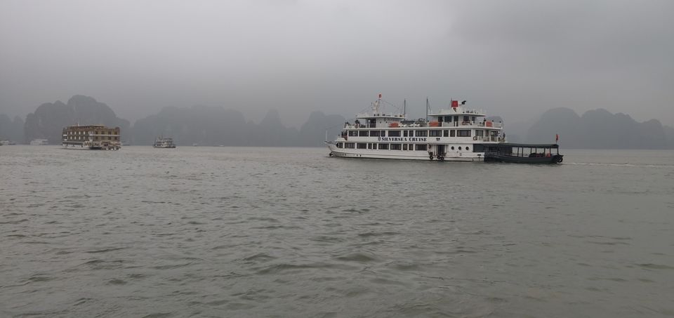 Photo of Hạ Long Bay, Thành phố Hạ Long, Quảng Ninh, Vietnam by Shruthi Rai
