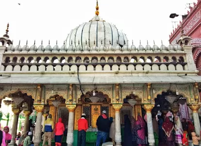 Photo of Hazrat Nizamuddin Aulia Dargah, Boali Gate Road, Nizamuddin, Nizammudin West Slum, Nizamuddin West, New Delhi, Delhi, India by Rachit Pandey