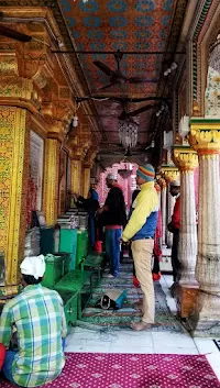 Photo of Hazrat Nizamuddin Aulia Dargah, Boali Gate Road, Nizamuddin, Nizammudin West Slum, Nizamuddin West, New Delhi, Delhi, India by Rachit Pandey