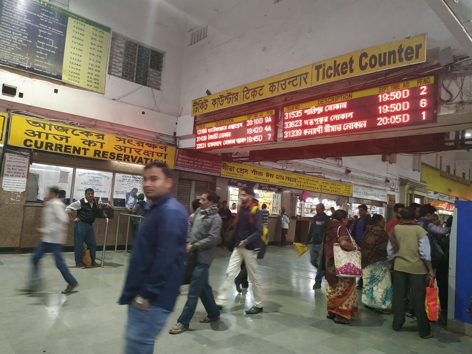 Photo of Sealdah Railway Station, Sealdah, Raja Bazar, Kolkata, West Bengal, India by Azum