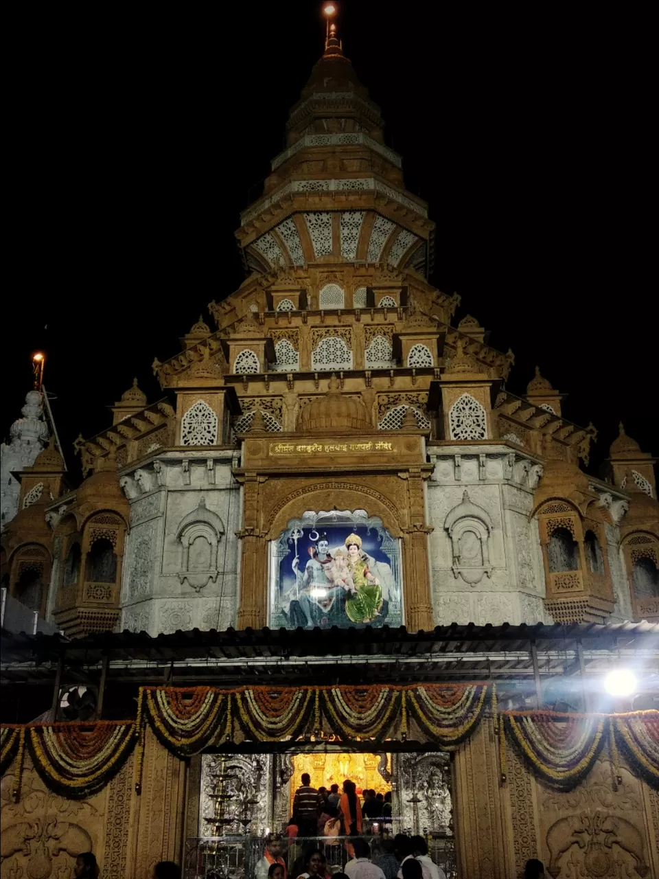 Photo of Shreemant Dagdushet Halwai Ganapati - The king at the centre by Ashwin Kulkarni