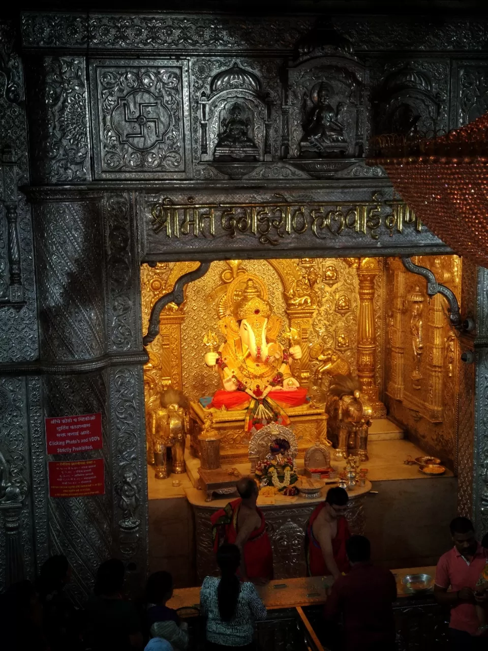Photo of Shreemant Dagdushet Halwai Ganapati - The king at the centre by Ashwin Kulkarni