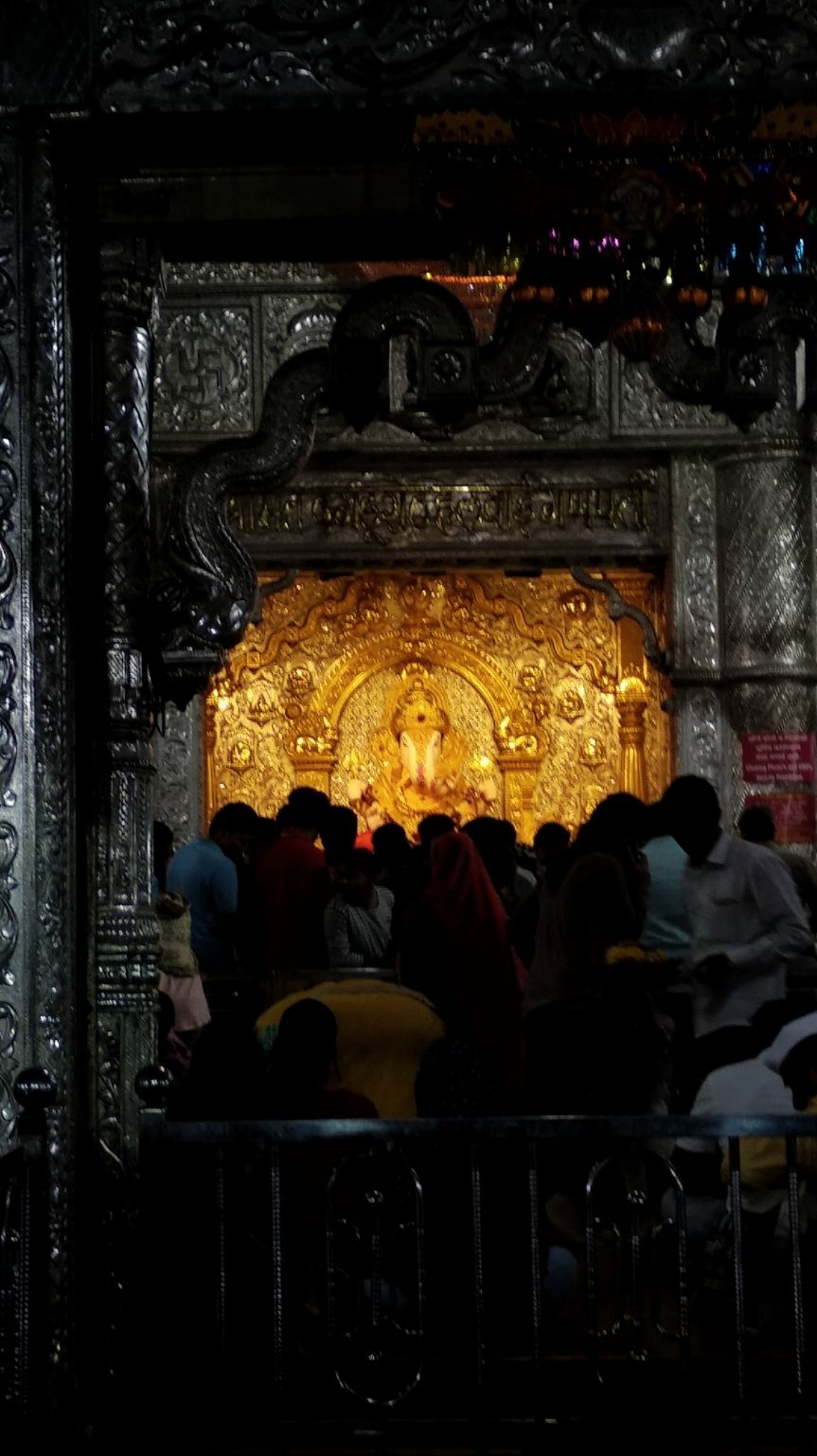 Photo of Shreemant Dagdushet Halwai Ganapati - The king at the centre by Ashwin Kulkarni