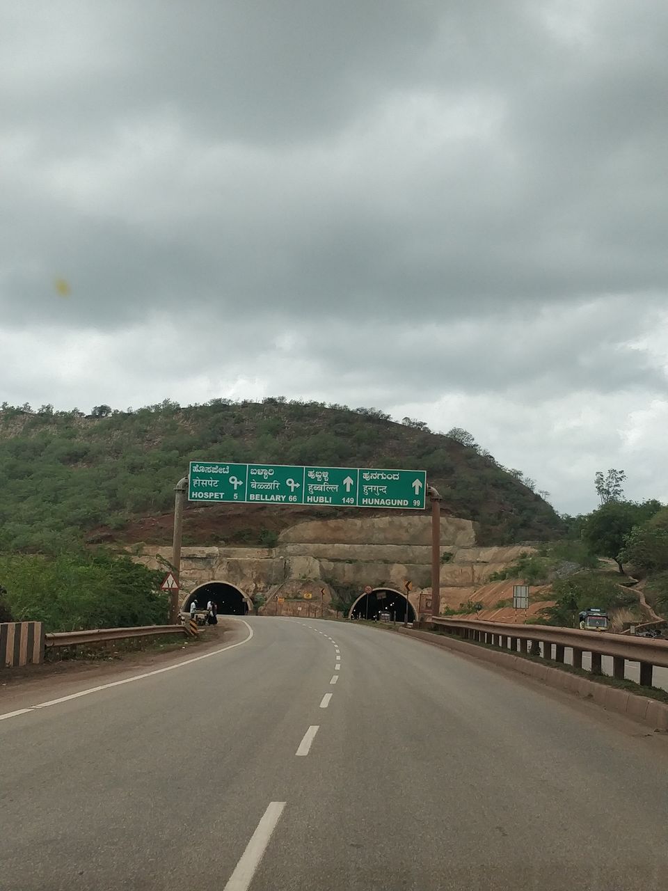 Photo of Tungabhadra Dam, Munirabad Rural, Karnataka, India by Pooja Jaiwardhan