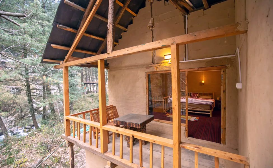 Photo of Mudhouse Experiential Hostel, Jibhi, Himachal Pradesh, Tehsil - Banjar, Jibhi, Himachal Pradesh, India by thewanderjoy