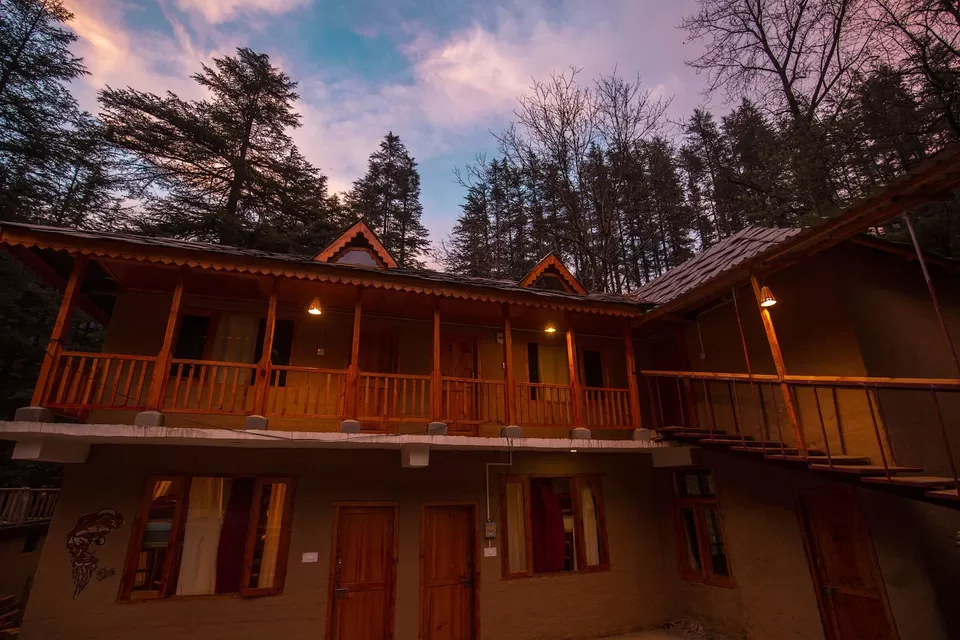 Photo of Mudhouse Experiential Hostel, Jibhi, Himachal Pradesh, Tehsil - Banjar, Jibhi, Himachal Pradesh, India by thewanderjoy