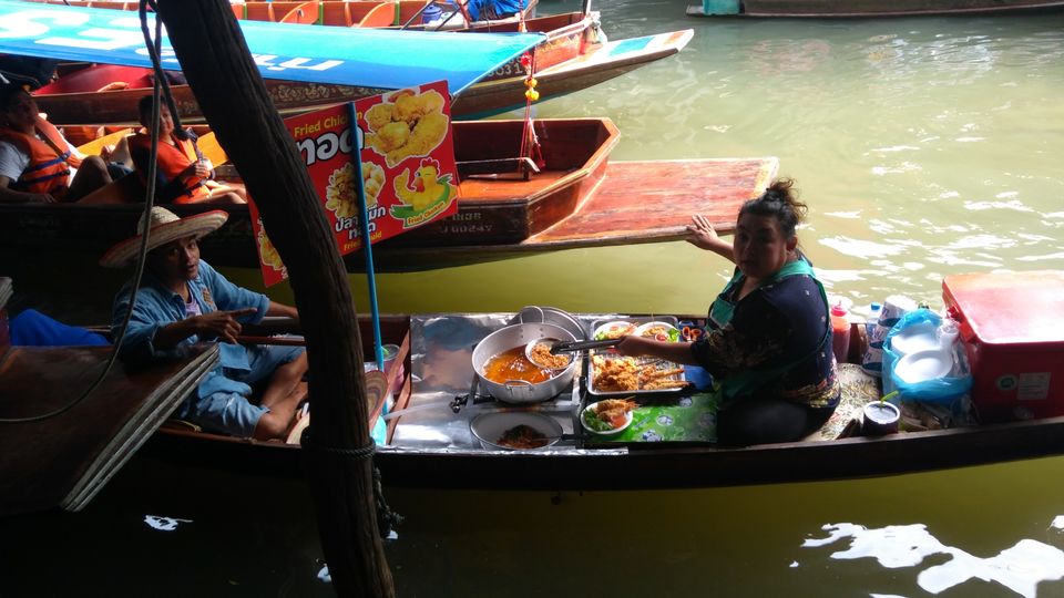 Photo of Damnoen Saduak Floating Market, Damnoen Saduak, Damnoen Saduak District, Ratchaburi, Thailand by Tadasha Mishra