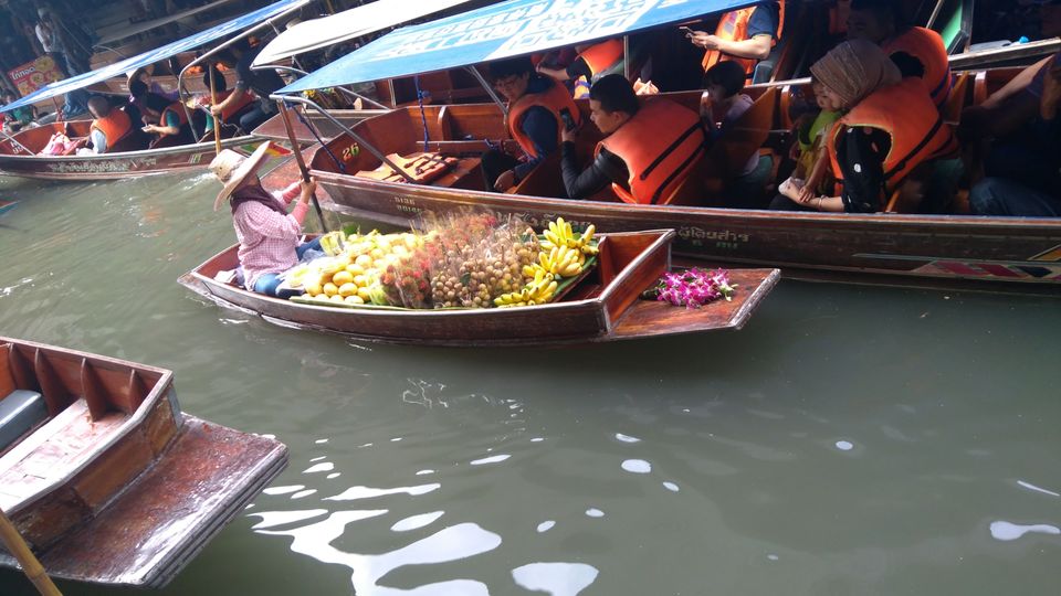 Photo of Damnoen Saduak Floating Market, Damnoen Saduak, Damnoen Saduak District, Ratchaburi, Thailand by Tadasha Mishra