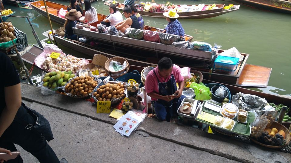 Photo of Damnoen Saduak Floating Market, Damnoen Saduak, Damnoen Saduak District, Ratchaburi, Thailand by Tadasha Mishra