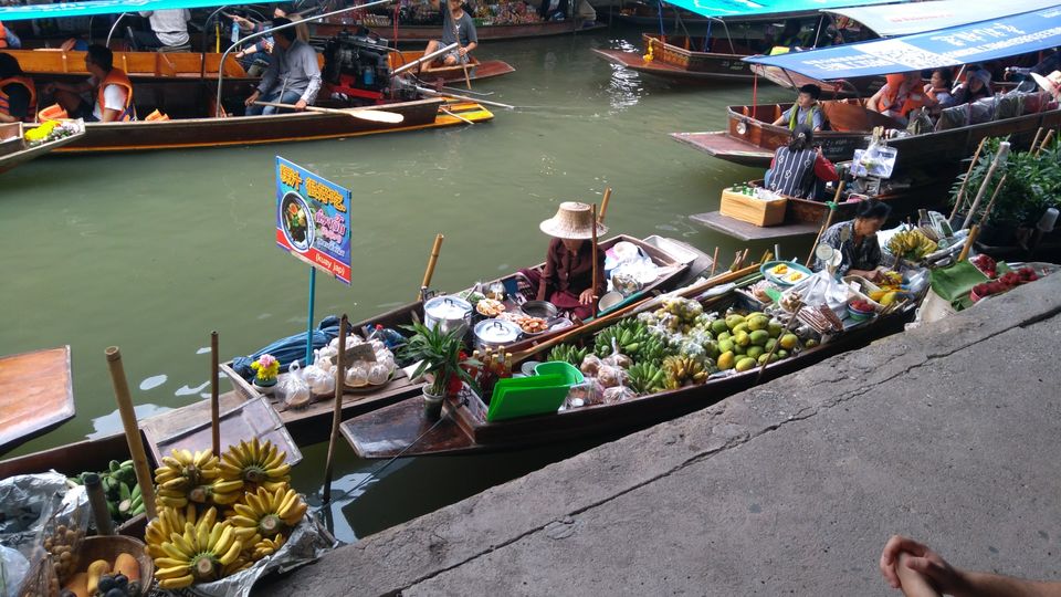 Photo of Damnoen Saduak Floating Market, Damnoen Saduak, Damnoen Saduak District, Ratchaburi, Thailand by Tadasha Mishra