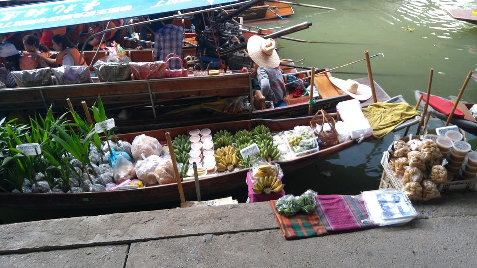 Photo of Damnoen Saduak Floating Market, Damnoen Saduak, Damnoen Saduak District, Ratchaburi, Thailand by Tadasha Mishra