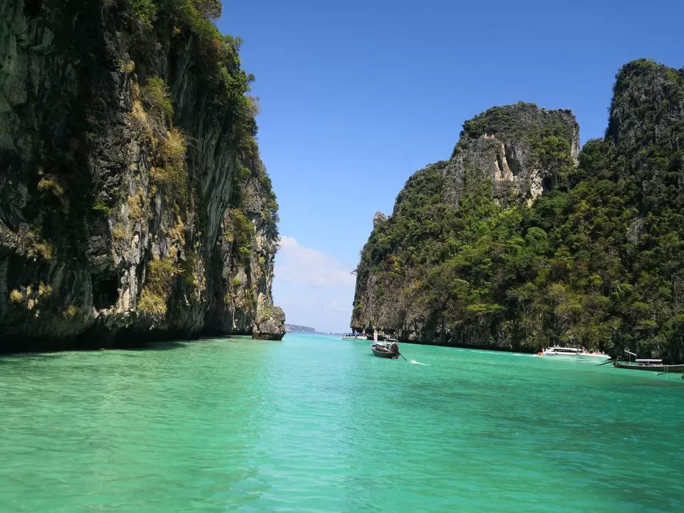 Photo of Maya Bay, Ko Phi Phi, Mueang Krabi District, Krabi, Thailand by Tadasha Mishra