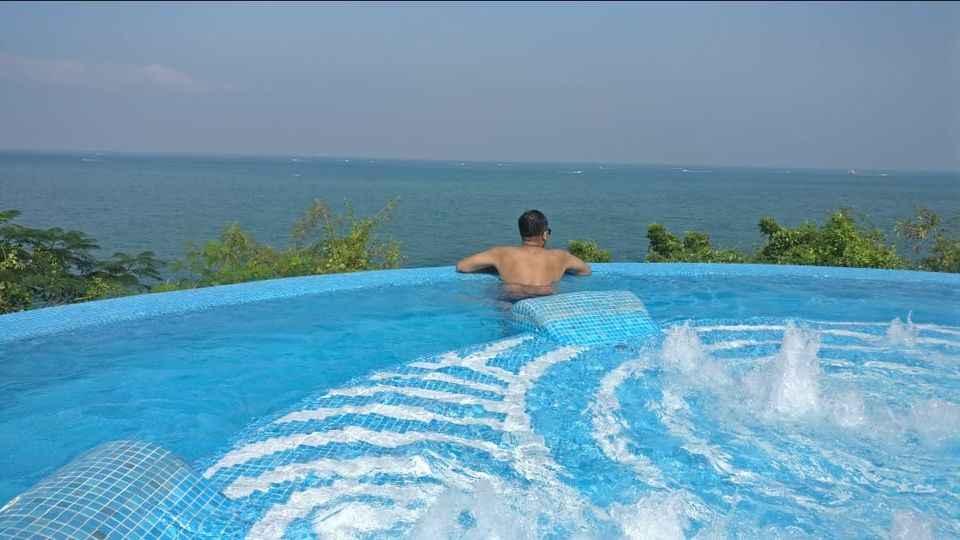 Photo of Royal Cliff Beach Hotel Phra Tamnak, Pattaya City, Bang Lamung District, Chon Buri, Thailand by The Journey