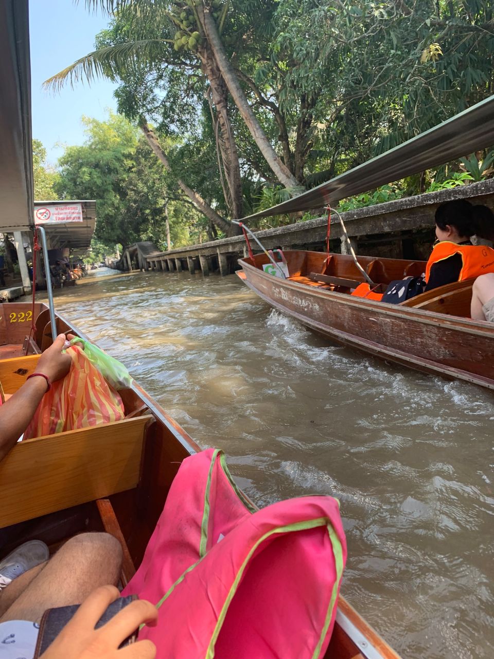 Photo of Damnoen Saduak Floating Market, Damnoen Saduak, Damnoen Saduak District, Ratchaburi, Thailand by The Journey