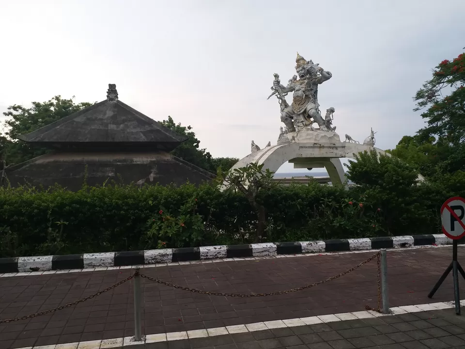 Photo of Uluwatu Temple, Pecatu, Badung Regency, Bali, Indonesia by Abhijeet Pandey