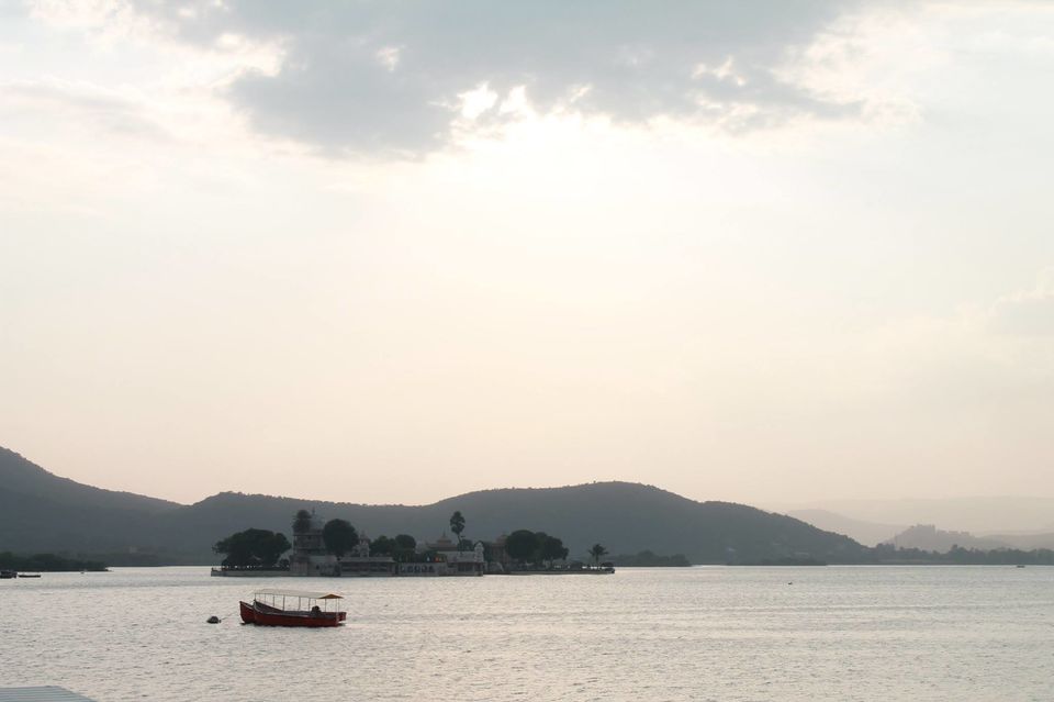 Photo of Lake Pichola, Udaipur, Udaipur, Rajasthan 313001, India by Santa Jocita