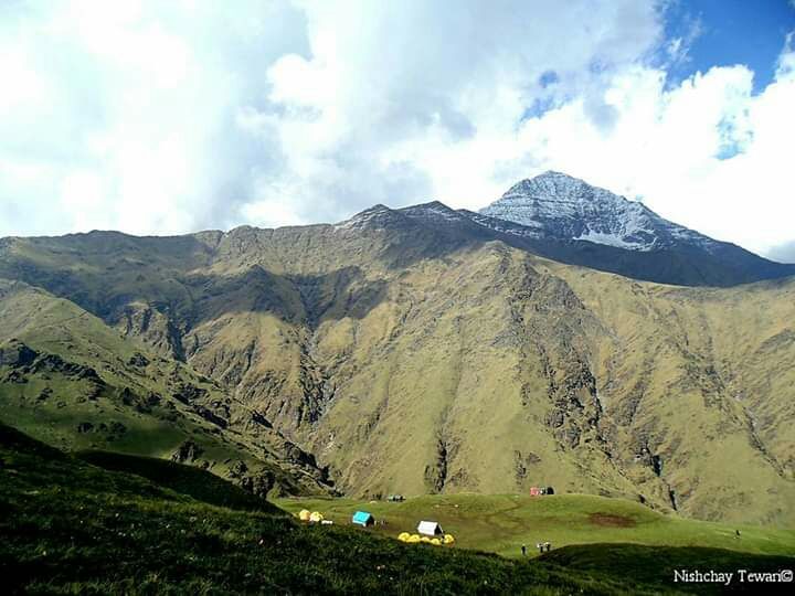 Photo of Bhagwa Basa, Roopkund Trail, Uttarakhand, India by Nishchay Tewari
