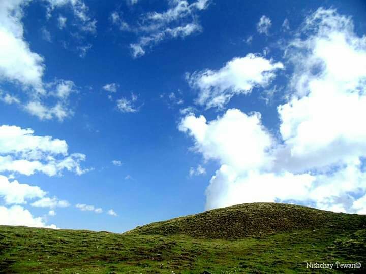 Photo of Bhagwa Basa, Roopkund Trail, Uttarakhand, India by Nishchay Tewari