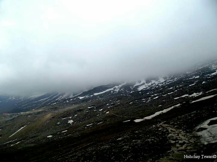Photo of Bhagwa Basa, Roopkund Trail, Uttarakhand, India by Nishchay Tewari