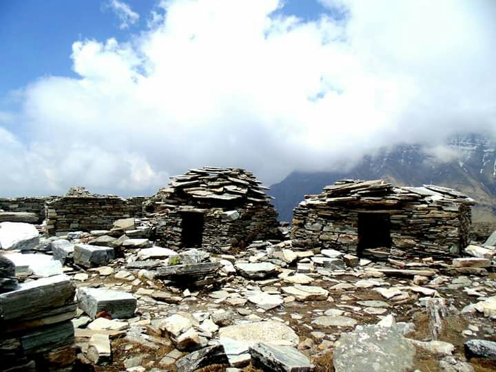 Photo of Bhagwa Basa, Roopkund Trail, Uttarakhand, India by Nishchay Tewari