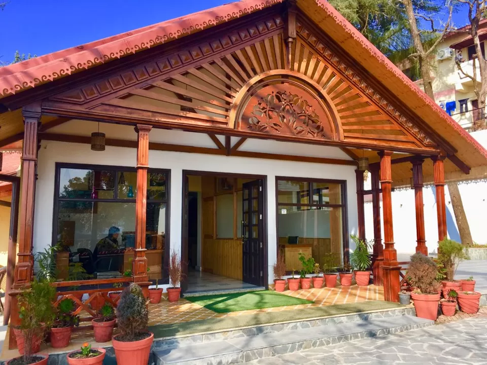 Photo of Treebo Trend Royal Mansion - Mall Road Mussoorie, Palpitation Slope, The Mall Road, Mussoorie, Uttarakhand, India by 2itchyfeets