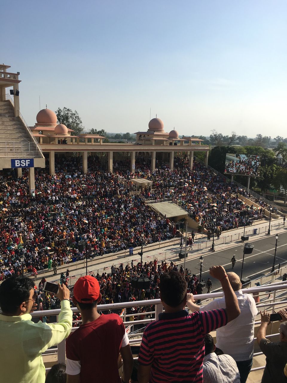 Photo of Attari-Wagah Border Ceremony - Ek Puraani chalti aayi hui nayi umeed. by 2itchyfeets