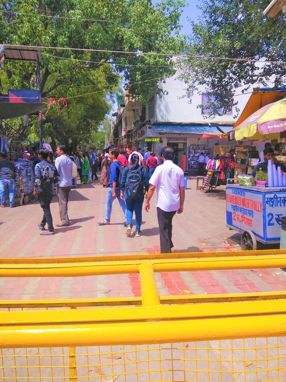 Photo of The Best time to Visit the Street Shopping Heaven, Sarojini Nagar! 1/8 by Hemanth Bhargav Murthy (Hemuu)