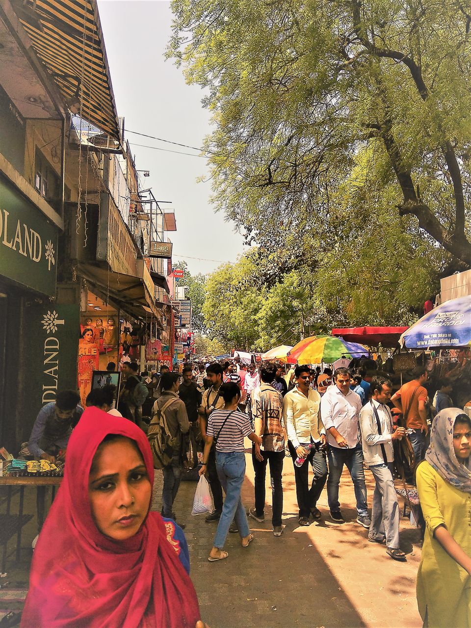 Photo of The Best time to Visit the Street Shopping Heaven, Sarojini Nagar! by Hemanth Bhargav Murthy (Hemuu)