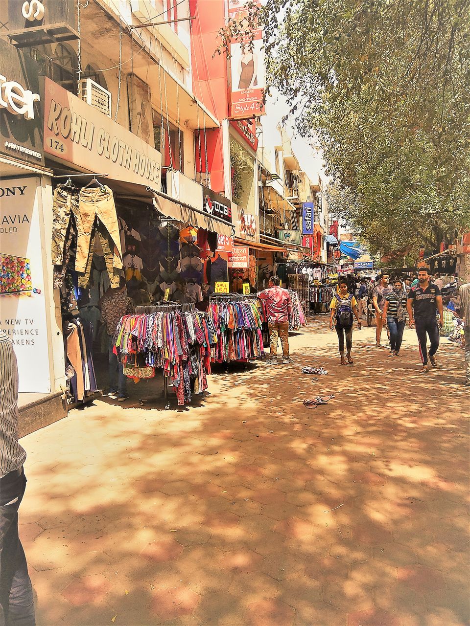 Photo of The Best time to Visit the Street Shopping Heaven, Sarojini Nagar! 3/8 by Hemanth Bhargav Murthy (Hemuu)