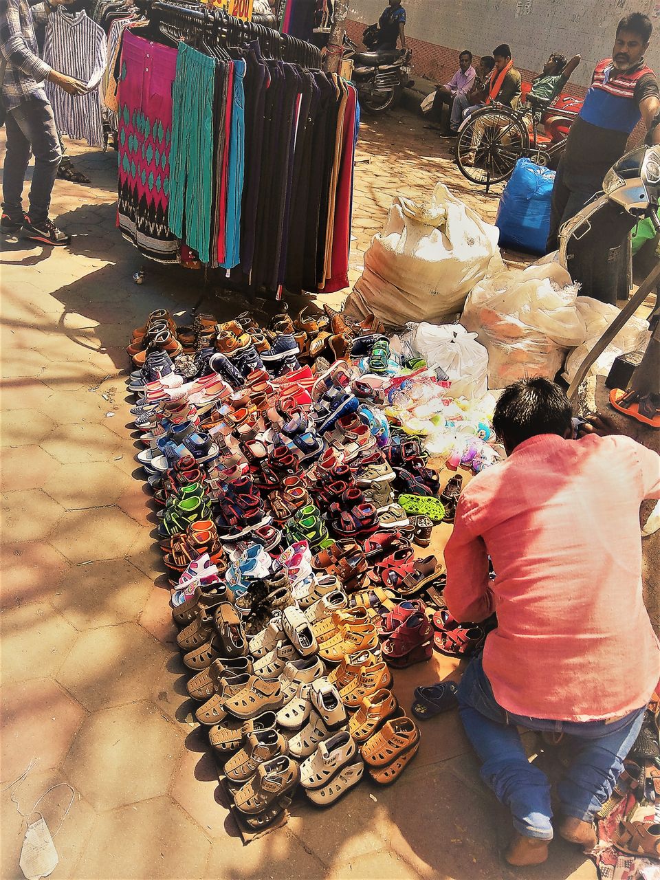 Photo of The Best time to Visit the Street Shopping Heaven, Sarojini Nagar! 4/8 by Hemanth Bhargav Murthy (Hemuu)
