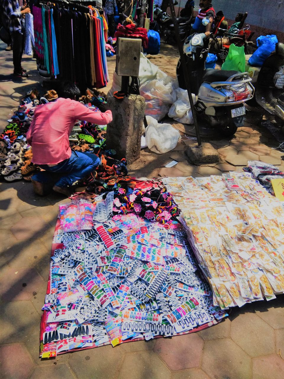Photo of The Best time to Visit the Street Shopping Heaven, Sarojini Nagar! 5/8 by Hemanth Bhargav Murthy (Hemuu)
