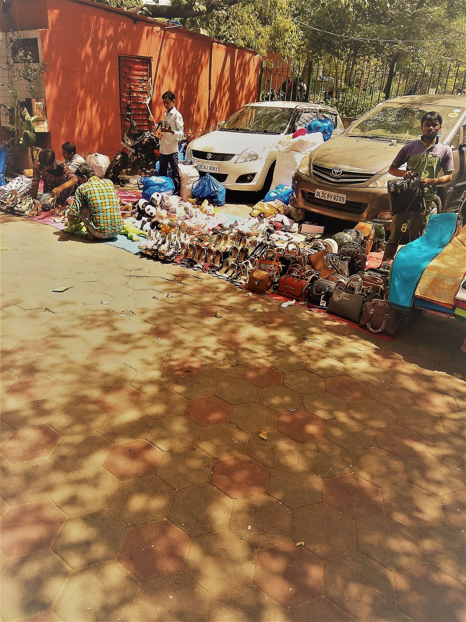 Photo of The Best time to Visit the Street Shopping Heaven, Sarojini Nagar! 6/8 by Hemanth Bhargav Murthy (Hemuu)