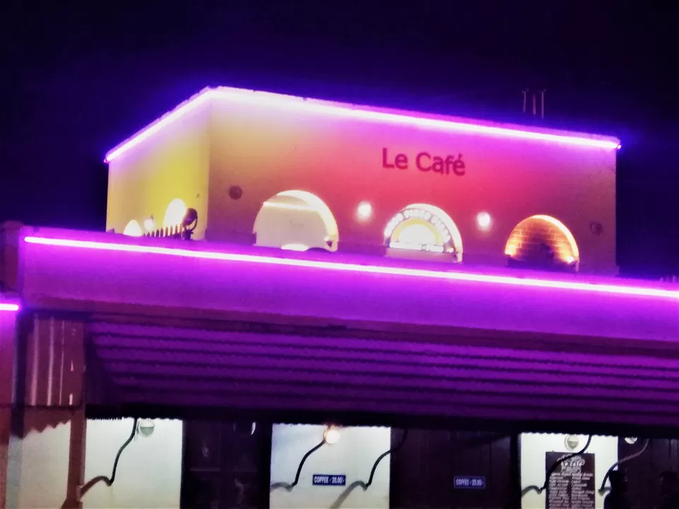 Photo of Le Café, Goubert Avenue, Near Gandhi Statue, White Town, Pondicherry, Puducherry, India by Hemanth Bhargav Murthy (Hemuu) 