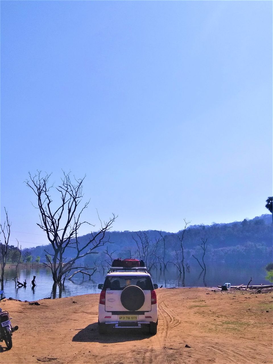 Photo of Boating on a lake water between the dead trees in Andhra Pradesh! by Hemanth Bhargav Murthy (Hemuu)