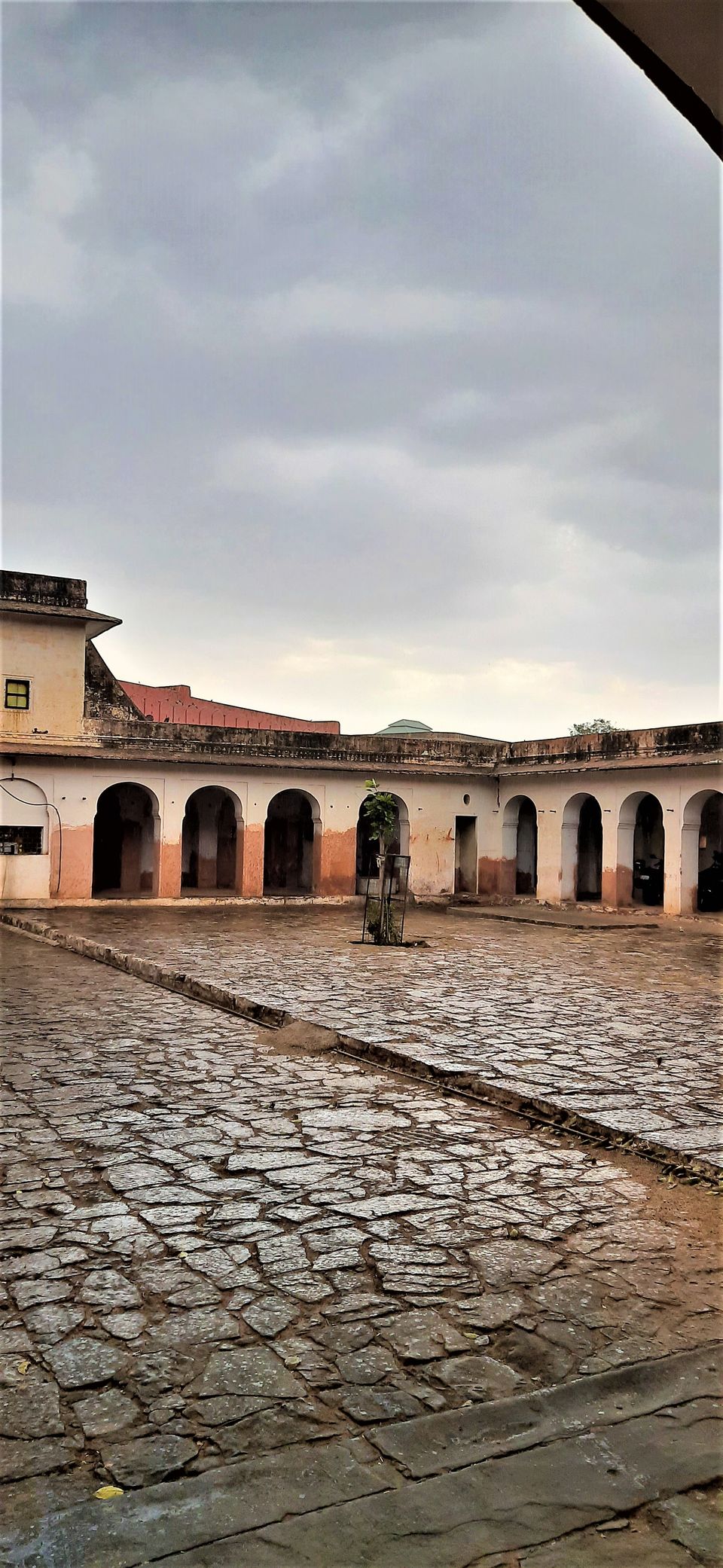 Photo of Under the Dark Clouds and rain soaked floors, the walls of Jaigarh Fort, look ravishingly vintage! by Hemanth Bhargav Murthy (Hemuu)