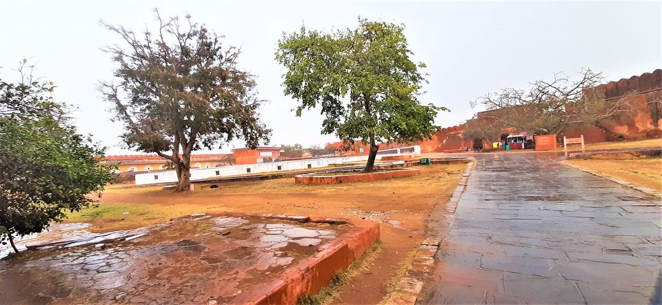 Photo of Under the Dark Clouds and rain soaked floors, the walls of Jaigarh Fort, look ravishingly vintage! by Hemanth Bhargav Murthy (Hemuu)