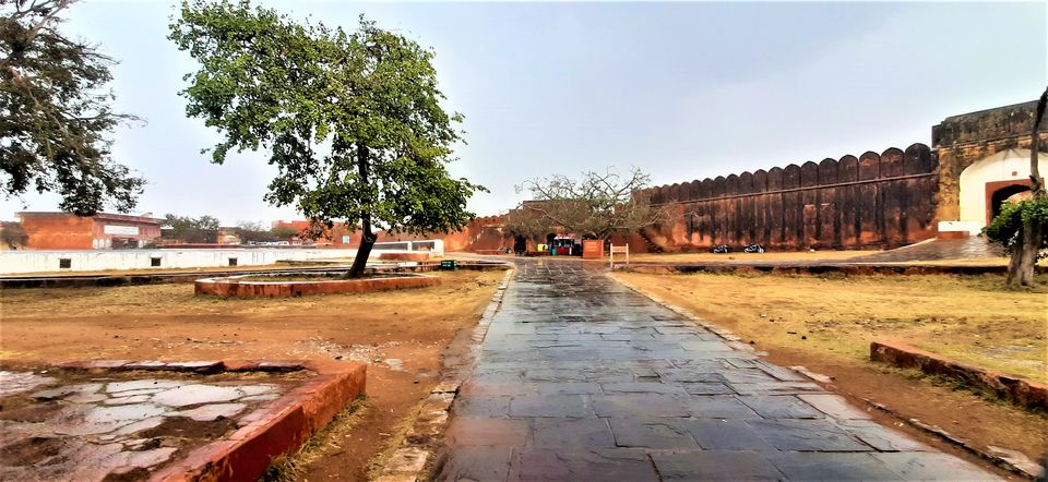 Photo of Under the Dark Clouds and rain soaked floors, the walls of Jaigarh Fort, look ravishingly vintage! by Hemanth Bhargav Murthy (Hemuu)