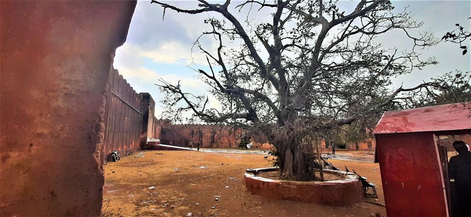 Photo of Under the Dark Clouds and rain soaked floors, the walls of Jaigarh Fort, look ravishingly vintage! by Hemanth Bhargav Murthy (Hemuu)