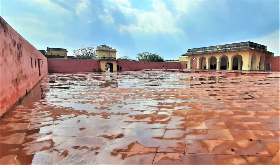 Photo of Under the Dark Clouds and rain soaked floors, the walls of Jaigarh Fort, look ravishingly vintage! by Hemanth Bhargav Murthy (Hemuu)