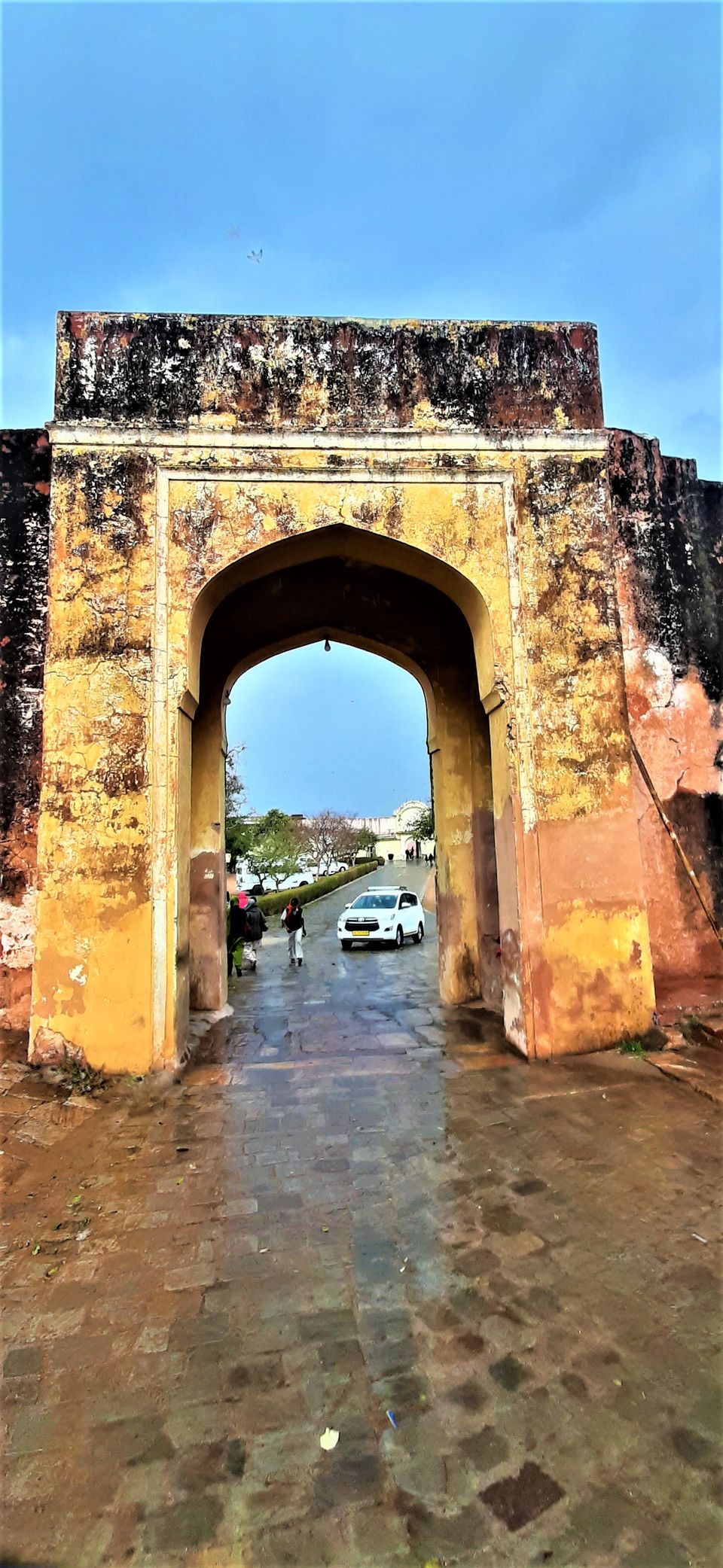 Photo of Under the Dark Clouds and rain soaked floors, the walls of Jaigarh Fort, look ravishingly vintage! by Hemanth Bhargav Murthy (Hemuu)