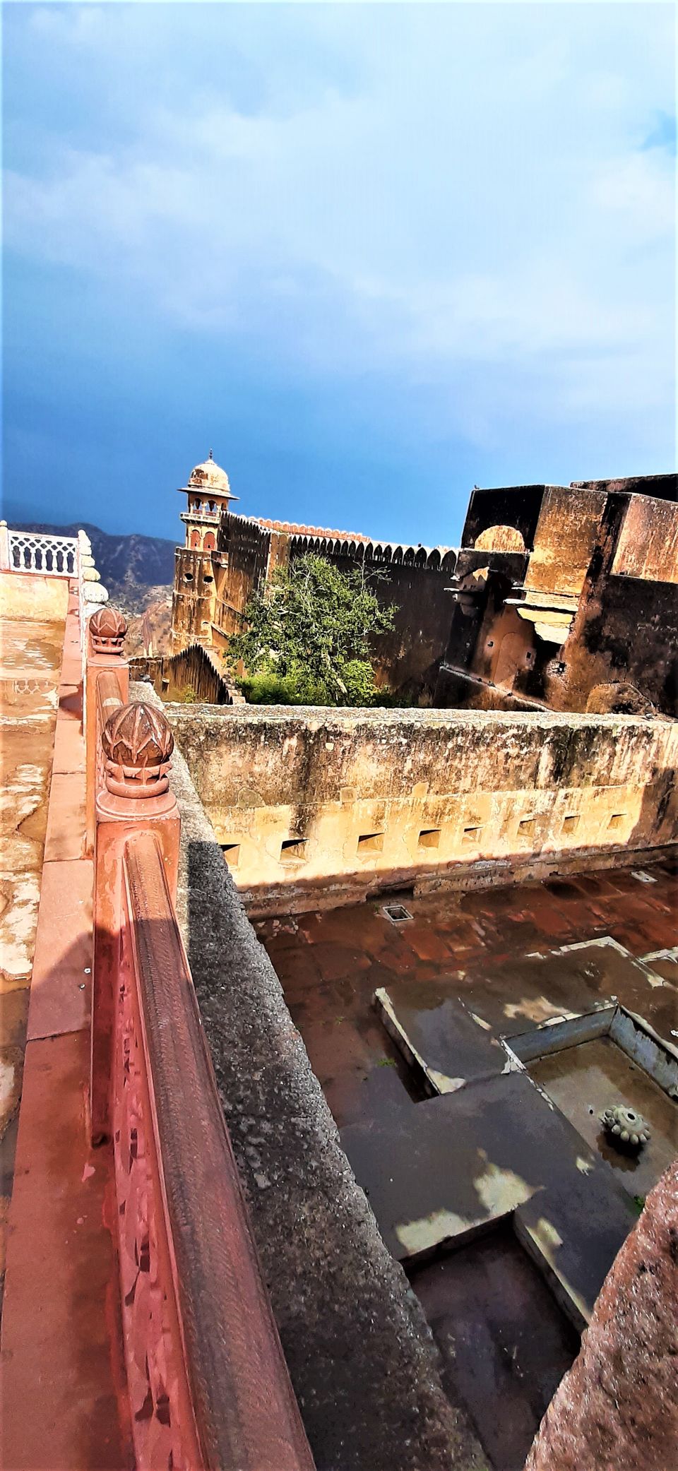 Photo of Under the Dark Clouds and rain soaked floors, the walls of Jaigarh Fort, look ravishingly vintage! by Hemanth Bhargav Murthy (Hemuu)