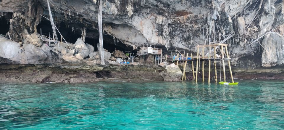 Photo of Phi Phi Islands, Krabi, Thailand by Vaibhav Sawhney